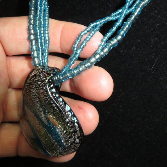 Lifestyle Studios Beaded necklace and earrings - Picture 5 of 13